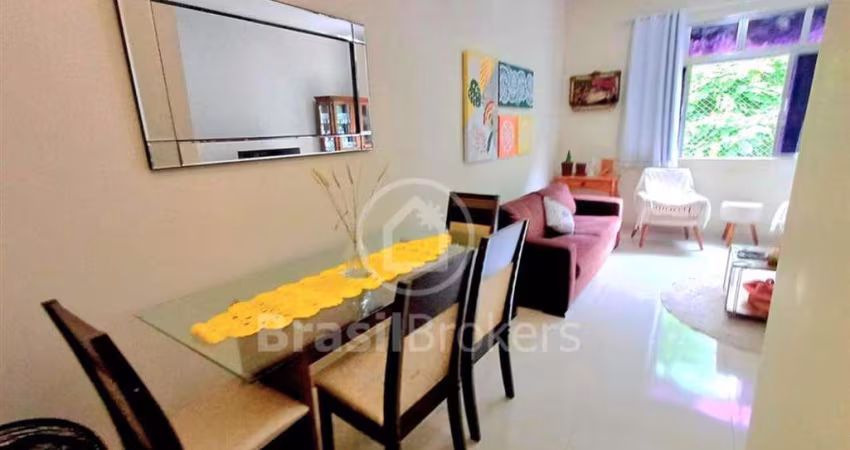 Ótimo apartamento de 2 quartos, 2 banheiros e vista livre pertinho da  Praia da Bica!