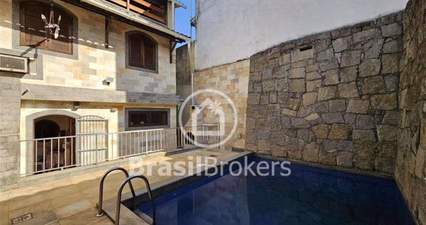 Casa de Luxo no Village - Sua Oportunidade de Morar