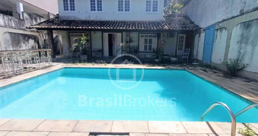 Excelente casa de 4 quartos, suite e churrasqueira e piscina em área nobre do Jardim Guanabara!
