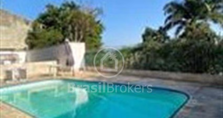 Apartamento 3 quartos com varanda e 2 suítes.