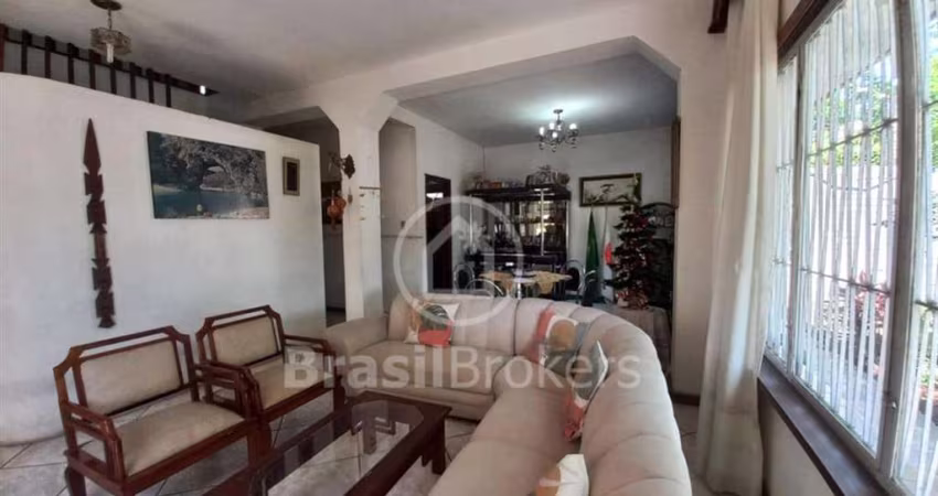 Casa à venda com 250,00m² e 5 quartos em Jardim Guanabara, Rio de Janeiro - rj