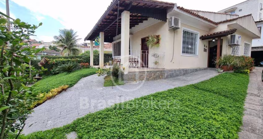 Casa à venda com 153,00m² e 4 quartos em Jardim Guanabara, Rio de Janeiro - rj