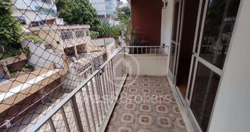 Apartamento de 2 quartos, dependência de empregada e varanda no Jardim Guanabara!
