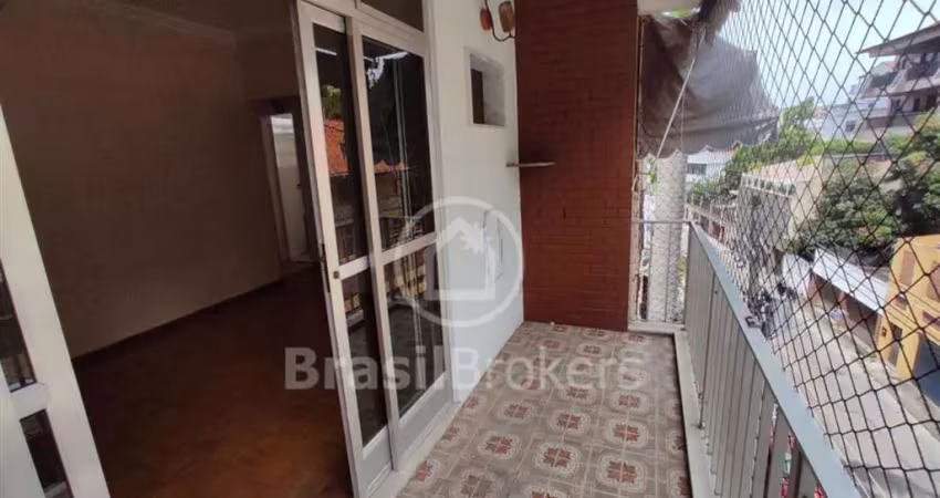 Apartamento de 2 quartos, dependência completa e sacada com  vista livre em excelente localização no jardim guanabara!