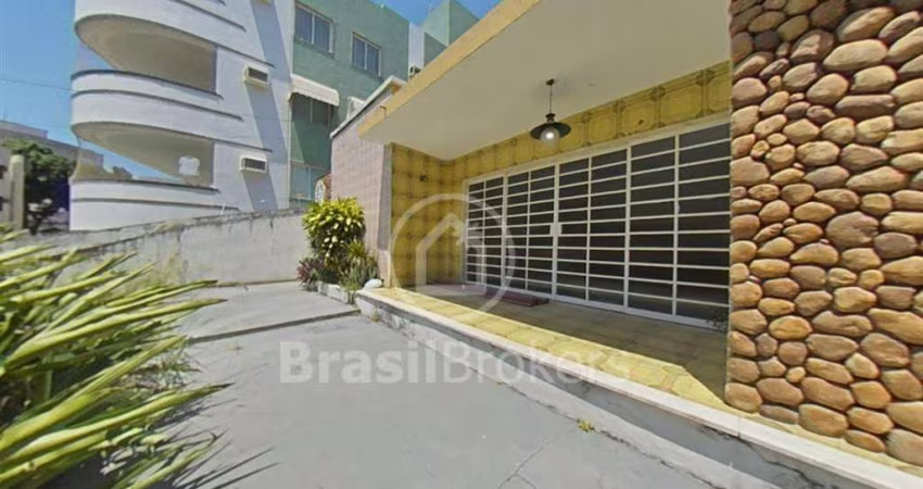 Casa à venda com 560,00m² 3 quartos e piscina próximo a rua Cambaúba clinica Procor