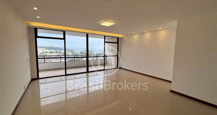 Cobertura Duplex Modernizada com vista Indevassável!
