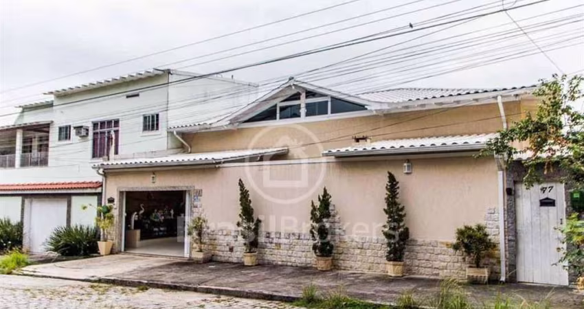 Casa à venda com 220,00m² e 3 quartos em Pitangueiras, Rio de Janeiro - rj
