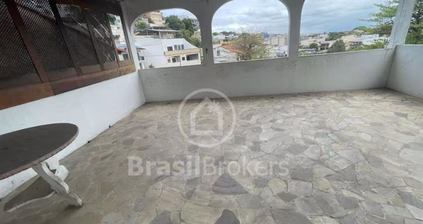 Casa à venda com 610,00m² e 3 quartos em Tauá, Rio de Janeiro - rj