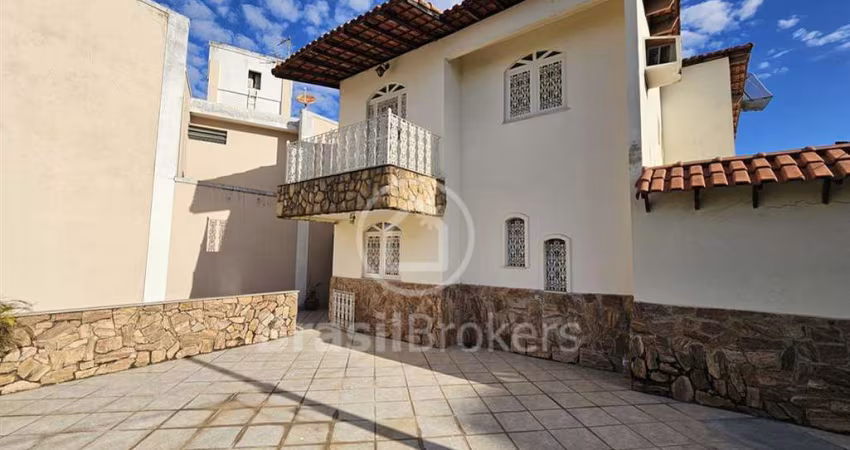 Casa à venda com 334,00m² e 4 quartos em Jardim Guanabara, Rio de Janeiro - rj