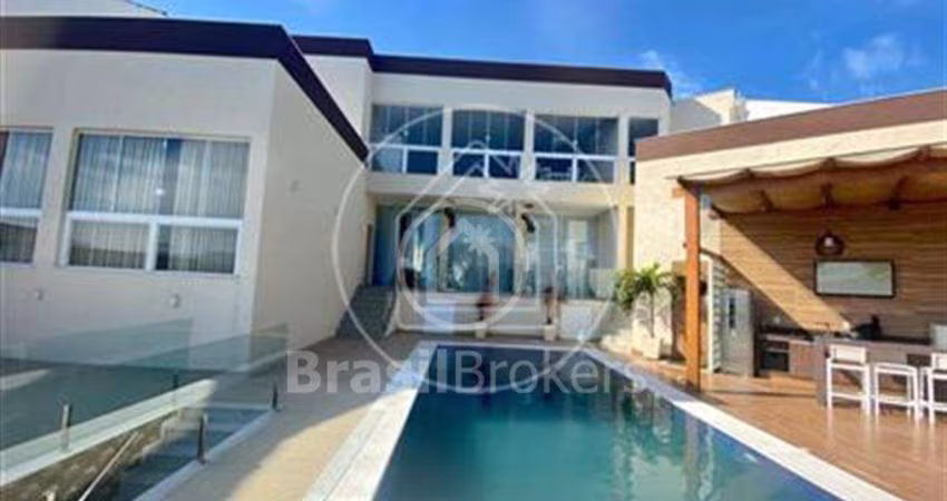 Casa à venda com 560,00m² e 4 quartos em Jardim Guanabara, Rio de Janeiro - rj