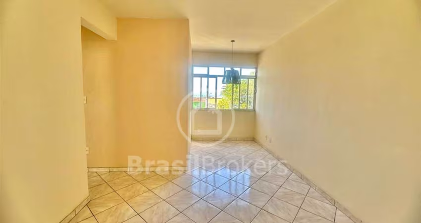 **Apartamento Claro e Arejado com Vista Livre Parcial para o Mar**