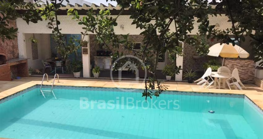 Casa à venda com 254,00m² e 3 quartos em Jardim Guanabara, Rio de Janeiro - rj