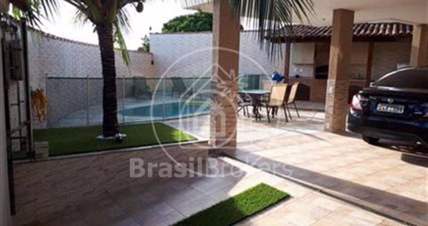 Casa 4 quartos, sendo 4 suítes