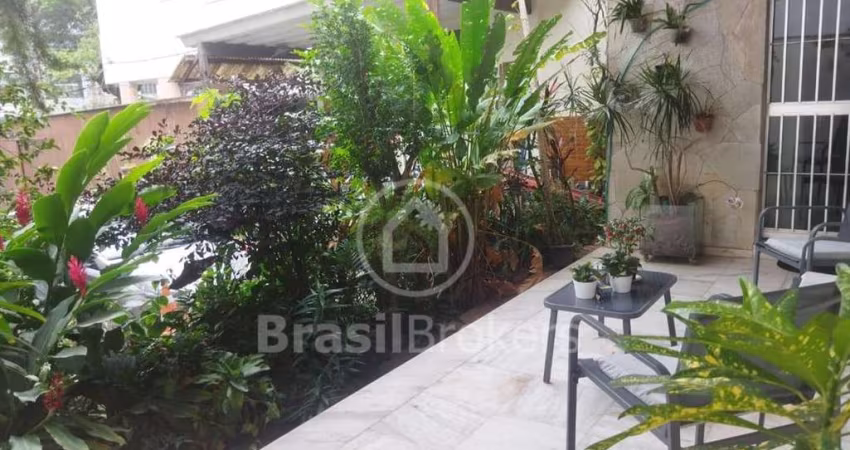Casa 3 quartos, sendo 1 suíte