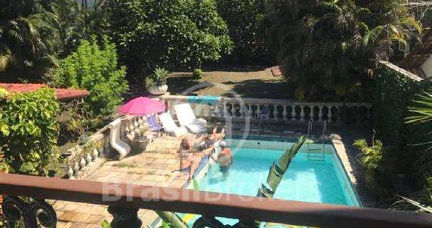 Casa 3 quartos, sendo 2 suítes