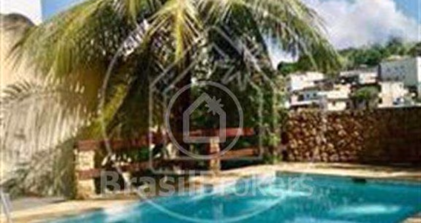 Casa 3 quartos, sendo 1 suíte