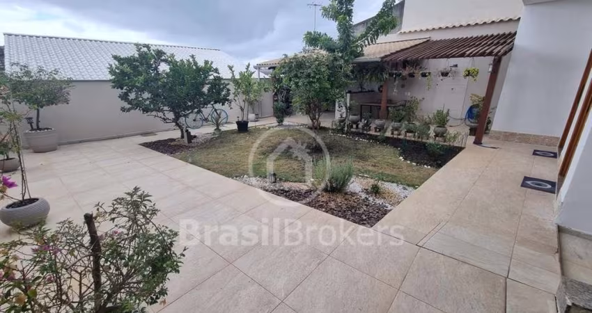 Casa 3 quartos, sendo 2 suítes