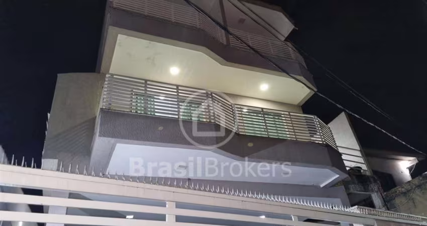 Casa 2 quartos, sendo 1 suíte