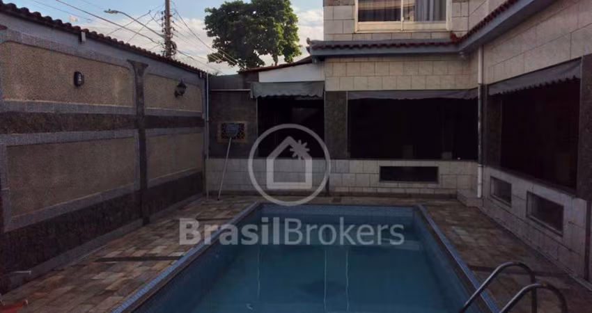 Casa 3 quartos, sendo 3 suítes
