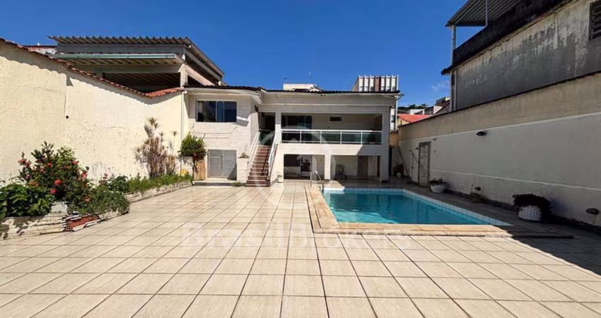 Casa linear com 3 quartos piscina e churrasqueira no Jardim Guanabara