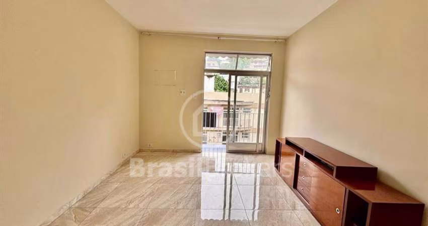 Apartamento 2 quartos com elevador e dependência completa em excelente localização!