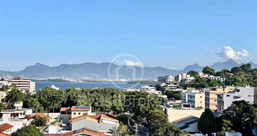 Amplo Apartamento com Vista Mar, 3 Quartos (1 Suíte), Varandas e 2 Vagas na Escritura!