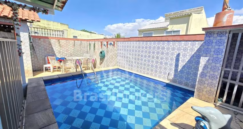 Maravilhosa casa triplex com área gourmet e piscina Moneró