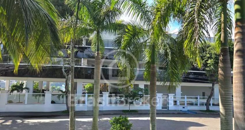 Apartamento quatro quartos, sendo uma suíte /área de lazer/ 4 vagas