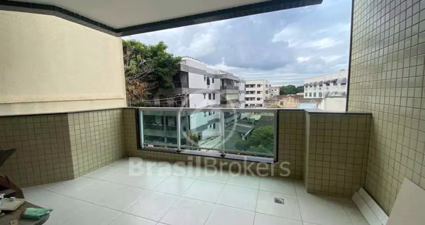 Ótimo  apartamento de 2 quartos ao lado do comercio e condução