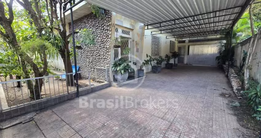Casa com 5 quartos (2 suítes) academia, piscina com 360m² no moneró - rj