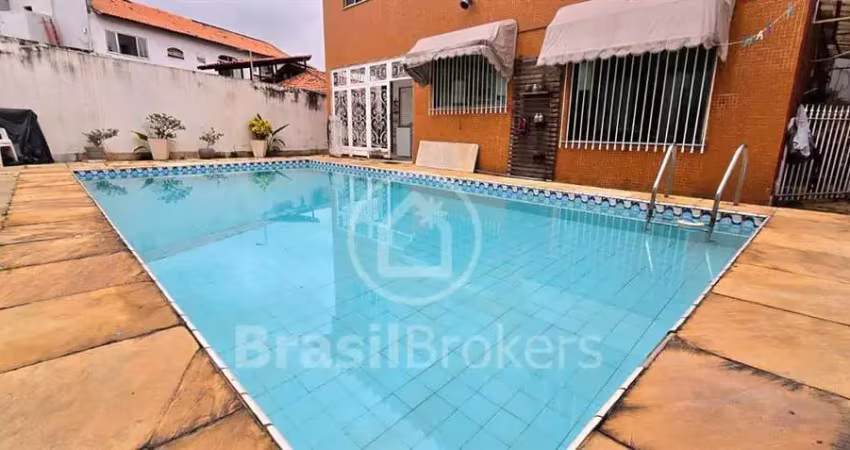 Casa jardim guanabara com piscina e área de lazer, com cinco quartos,sendo três suites.