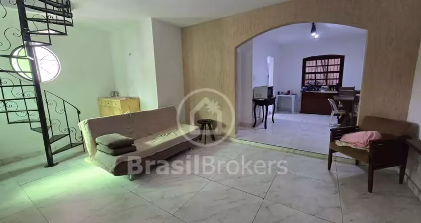 Casa bifamiliar triplex na portuguesa com 5 quartos com 203m² - rio de janeiro