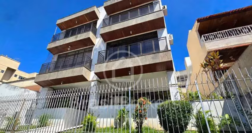 Apartamento jardim guanabara- três quartos/uma suite/dependência completa/elevador/varanda/ vista baía
