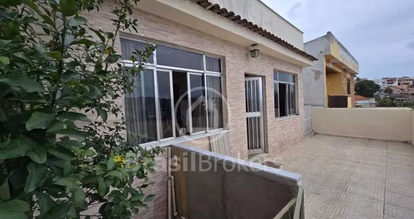 Casa bifamiliar no bancários com 5 quartos e garagem para 3 carros