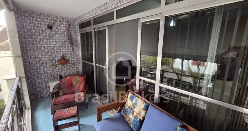 Apartamento de frente com 2 quartos (1 suíte) amplos no moneró com varanda e 2 vagas - rj