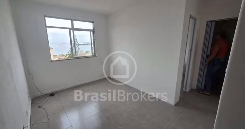 Cobertura de 1 quarto com área enorme coberta e fechada com janelões - praia da bandeira - rj