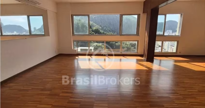 Apartamento entre a Lagoa e Copa  100m2 com linda vista, 2 quartos e 1 estúdio