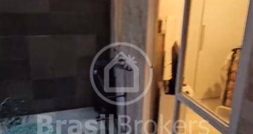 Apartamento de 2 Quartos em Copacabana- Rua Bolivar
