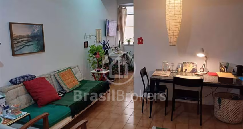 Apartamento de quarto e sala no Leme