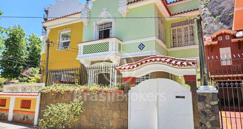 Casa 4 quartos, sendo 2 suítes