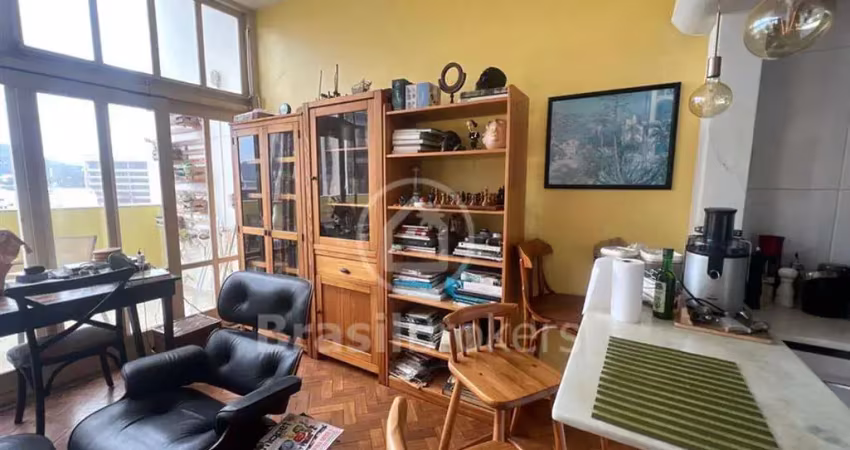 Apartamento com 3 Quartos e 3 banheiros à Venda, 144 m² por R$ 1.700.000
