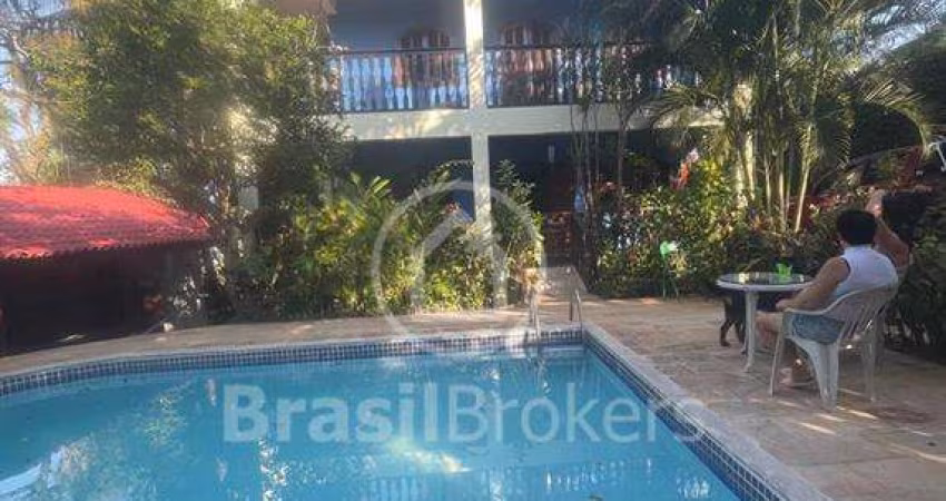 Casa à venda 6 quartos em Saquarema - RJ