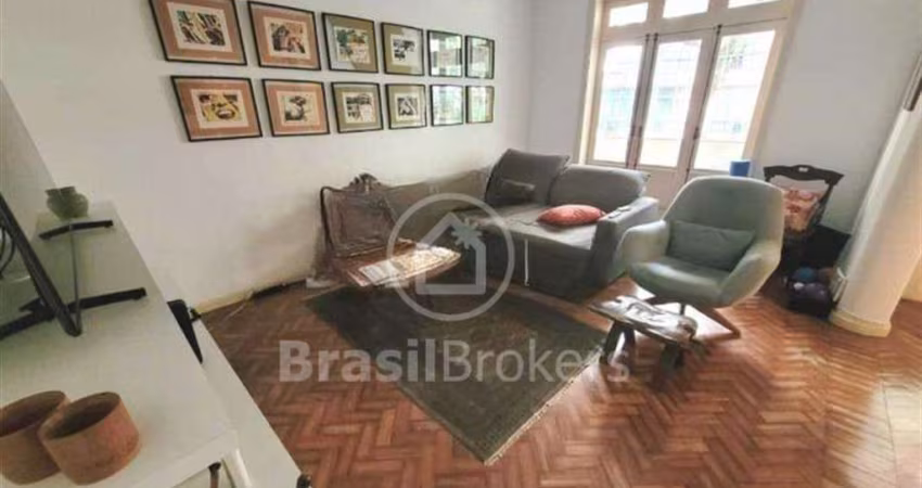 Apartamento  na Rua Bulhões de Carvalho, com 200 M2, 3 quartos, 1 suíte, 2 vaga de garagem na escritura em Copacabana posto 6