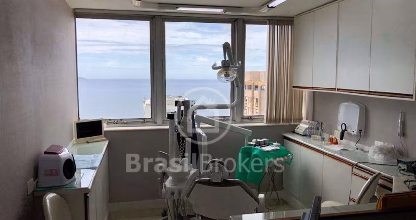 Sala Comercial à Venda em Prédio Icônico na RuaVisconde de Pirajá - Ipanema - com vista para o mar.