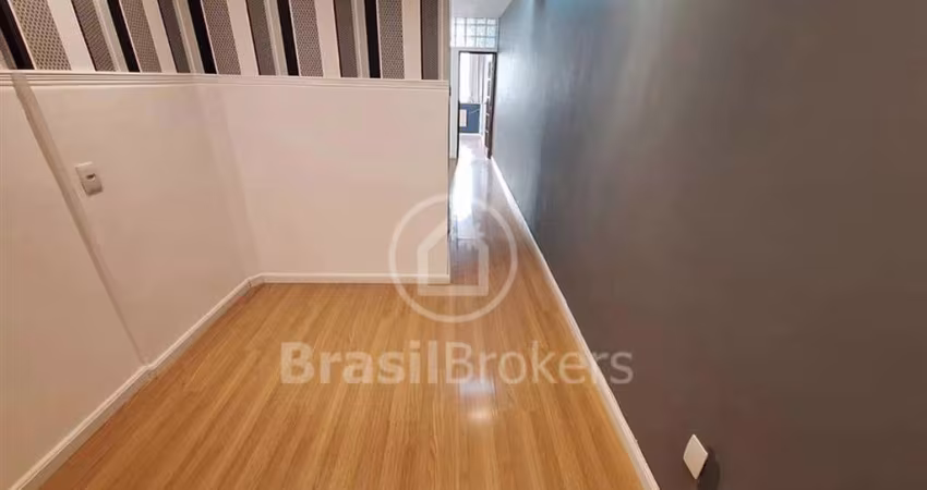 LINDA SALA COMERCIAL REFORMADA NO CENTRO COMERCIAL COPACABANA