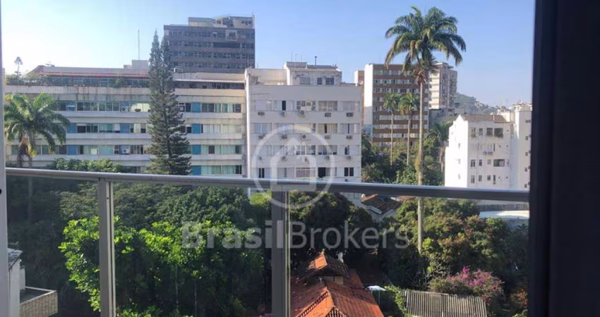 Apartamento 2 Quartos com vaga, todo modernizado, 88m² no coração do Humaitá!