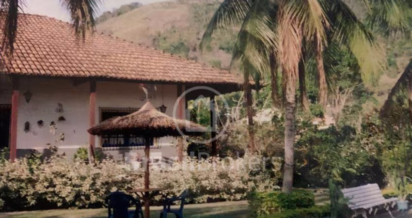 Casa à venda com 450,00m² e 4 quartos em Flamengo, Maricá - rj