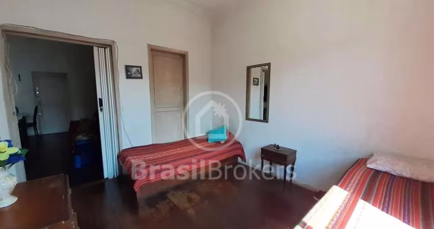 CONDOMINIO DO EDIFICIO DUQUE DE TOLEDO - Apartamento 2 quartos