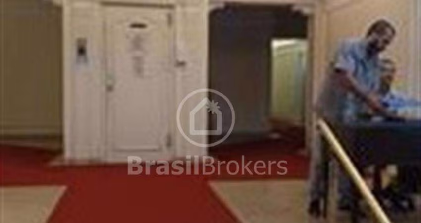 QUASE ESQUINA DA PRAIA, PRÉDIO MARAVILHOSO, 2 APARTAMENTOS POR ANDAR/ 173m². 3 quartos/ suíte.