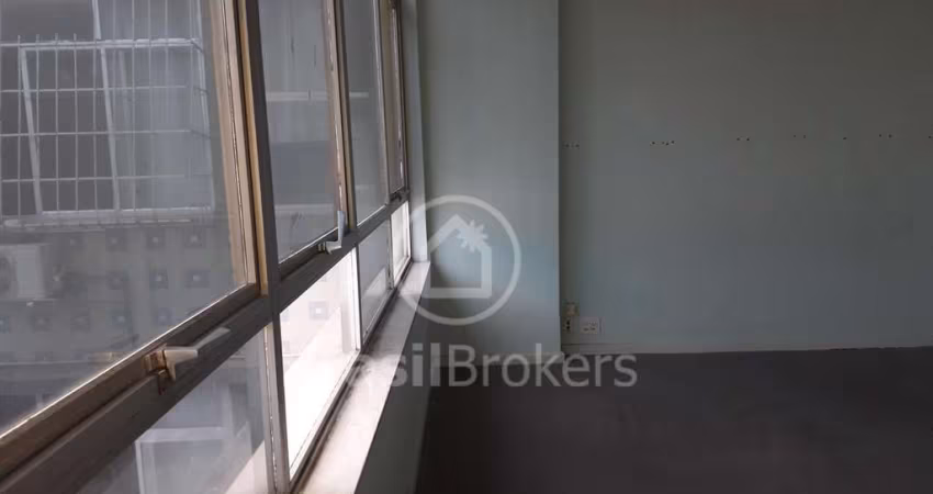 Sala comercial de 160m² com 3 vagas com localização privilegiada!